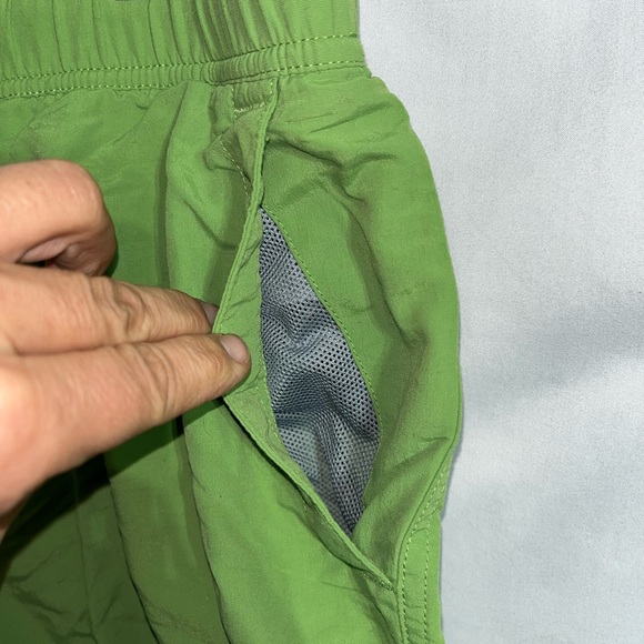 The North Face Hommes,  swim trunks. Size large, green color, w/draw string. - Picture 3 of 5
